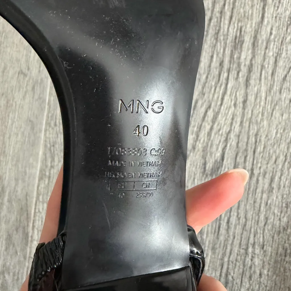 Mango  Women's Black Strappy Buckle Heels - Image 4