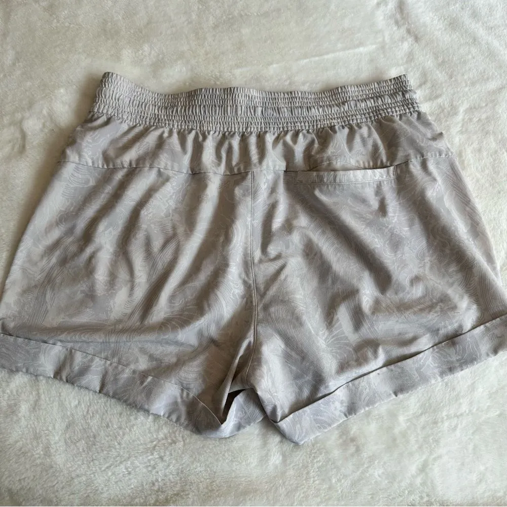Lululemon Spring Break Away Short 4-way Stretch 3" Size 8 - Image 8