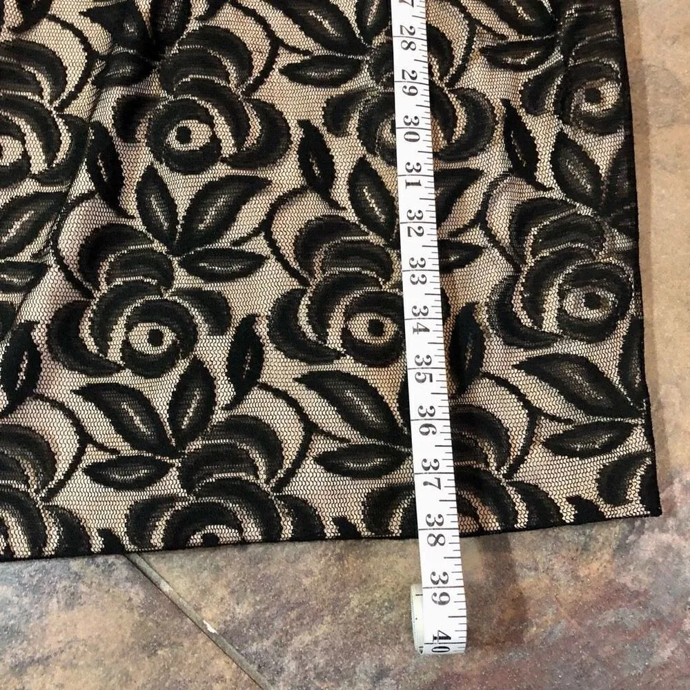 Maggie London Form Fitting Knee Length Black Lace Over Nude Lining Size 10 - Image 9