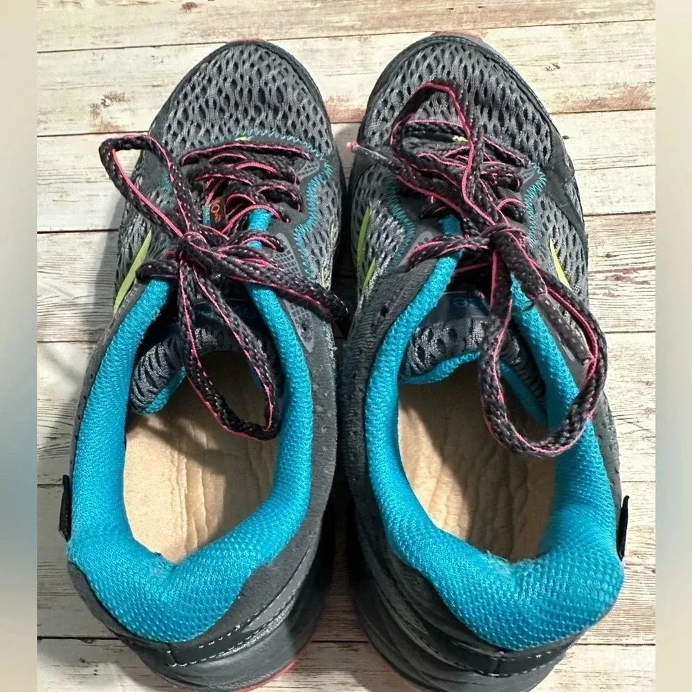 New Balance Sneakers Women’s Size 7.5 Grey Trail Running Sneakers - Image 8