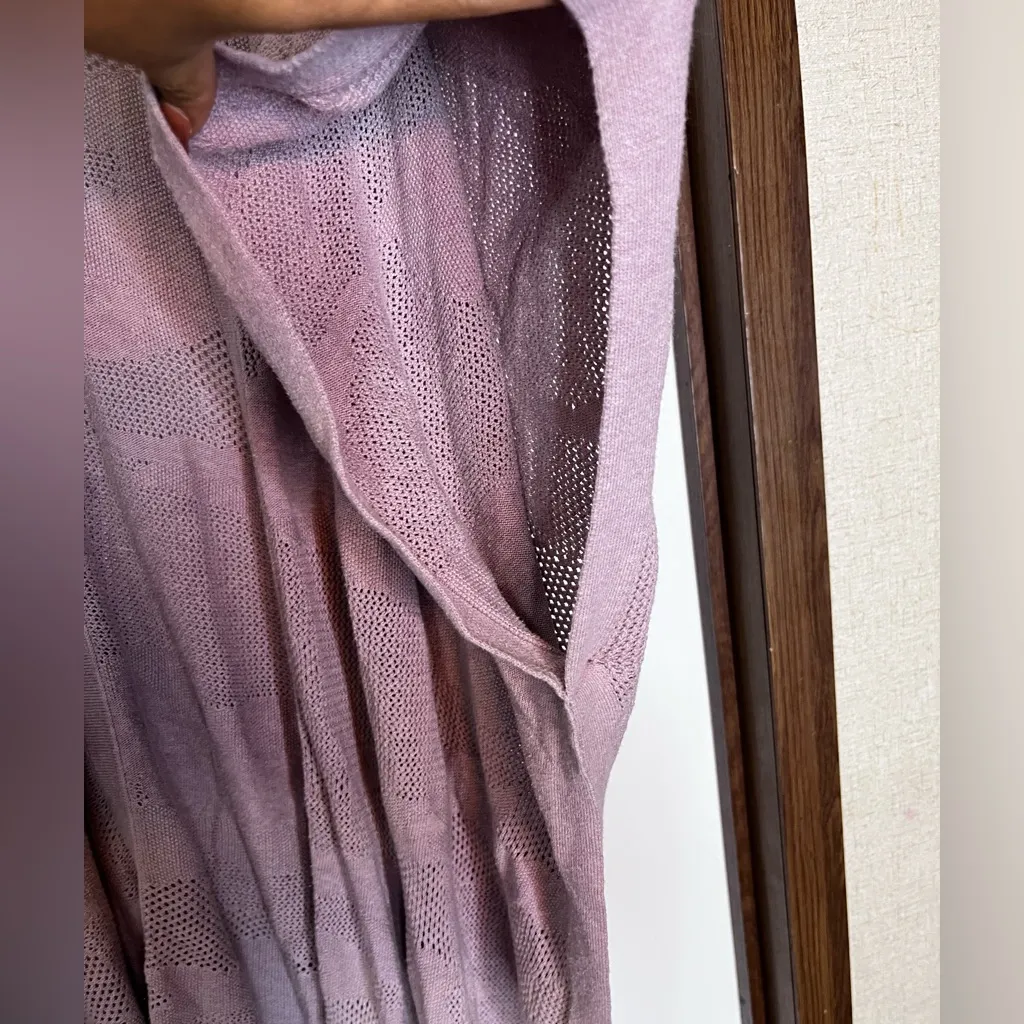 Lululemon find your light wrap pink lightweight
Heathered mauve pink One size - Image 5