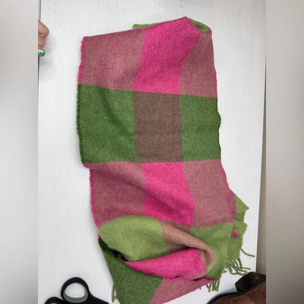 John Hanly MADE IN IRELAND 100% Merino Wool Scarf Plaid Green Pink Fringe - Image 6