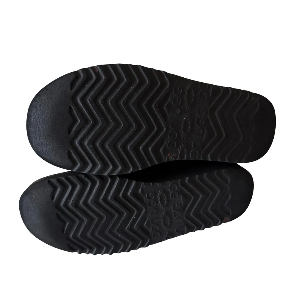 UGGS 5825 Classic Short Boots In Black size 7 - Image 7