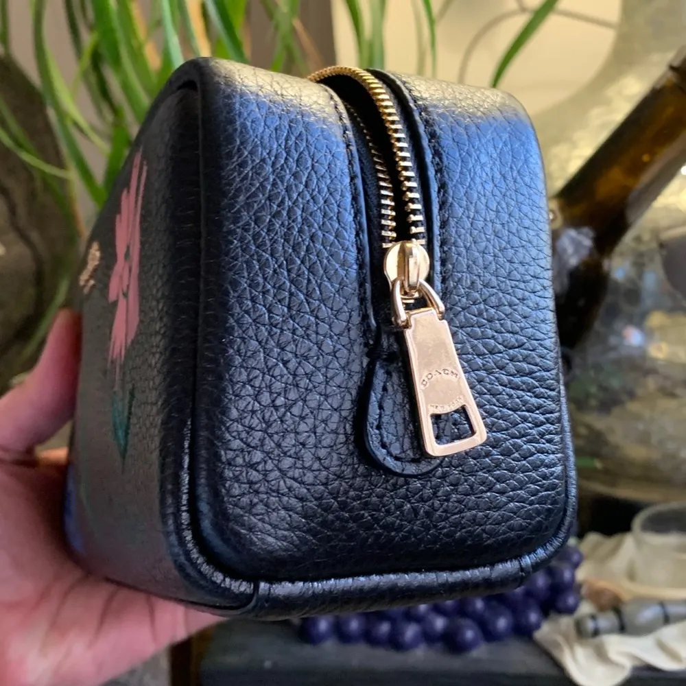 Authentic COACH Pebbled leather Floral appliqués L.Edition zip Cosmetic … - Image 9