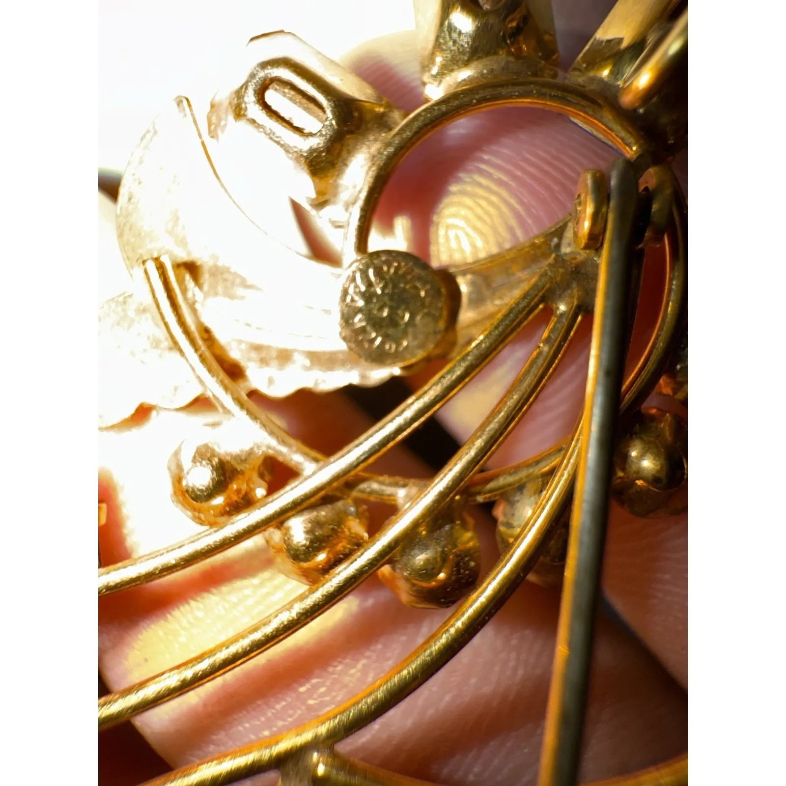 Vintage Blue Rhinestone Brooch Pendant Swirling Spray Gold Tone 18" Chain Signed - Image 6