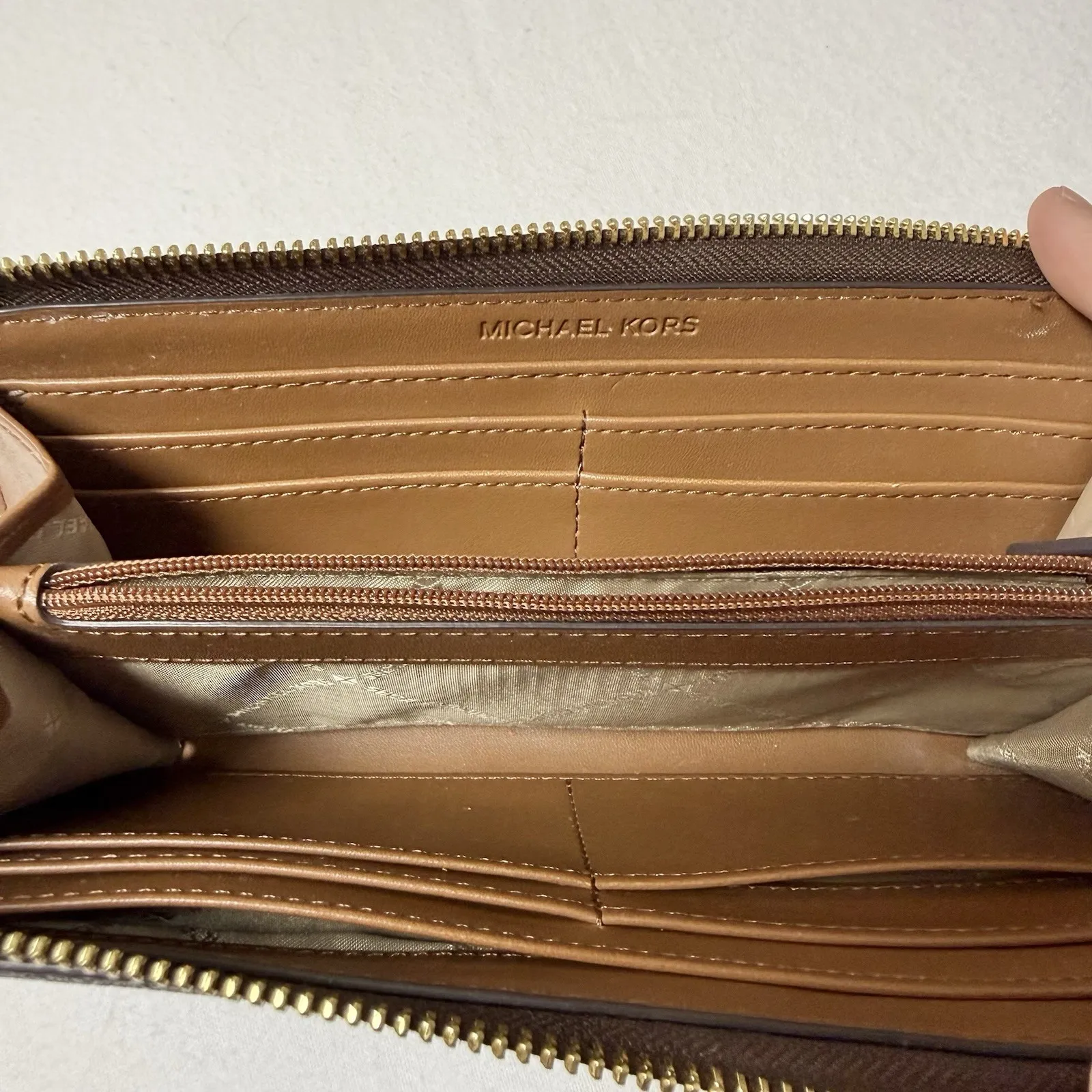 Michael Kors Emilia Large Brown East West Bucket Tote Bag Matching Zip Wallet - Image 9