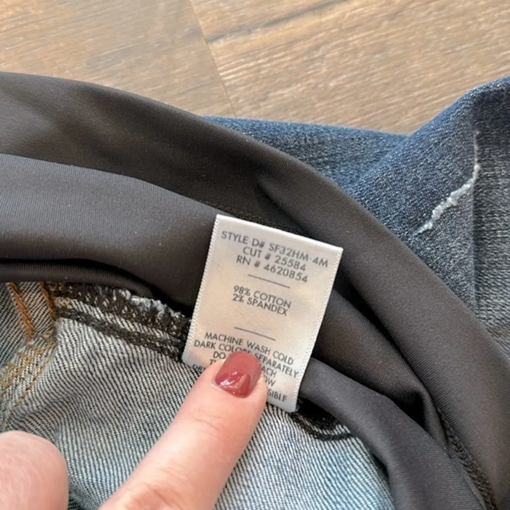 Just Black Denim size 30 Romeo Maternity Frayed Cuff Denim Short - Image 5