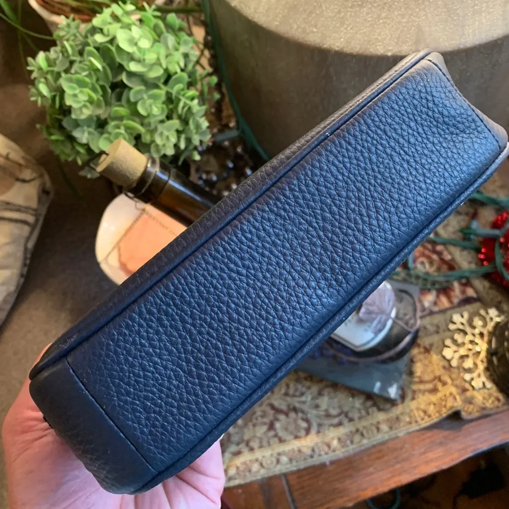 Authentic COACH Pebbled leather Peanut snoopy collection zip shoulder/wristlet - Image 8