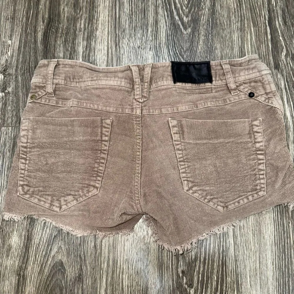 Oakley Brown Corduroy size ¾ Shorts - Image 3