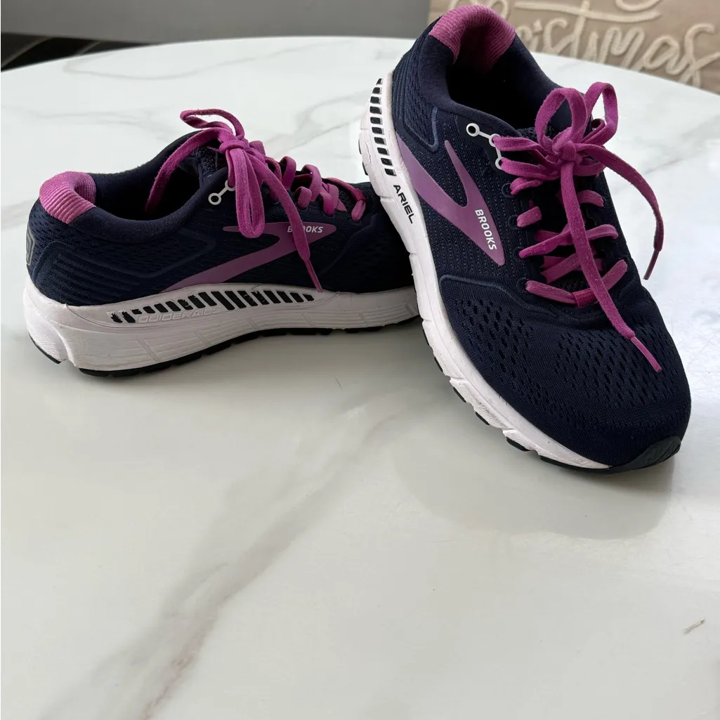 Brooks Women's Athletic Shoes - Dark Blue and Magenta - Image 4