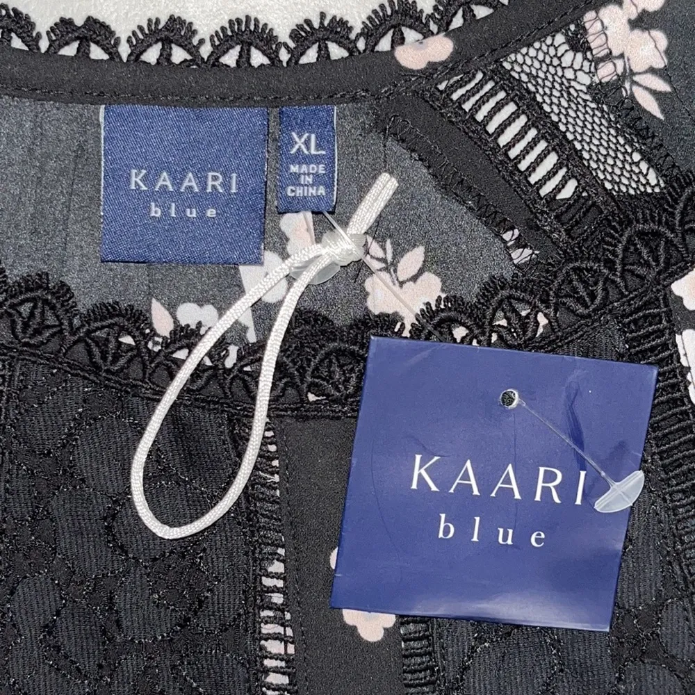 Kaari Blue NWT Size XL Black Floral Print Lace Trim Hidden Button Up Blouse - Image 6