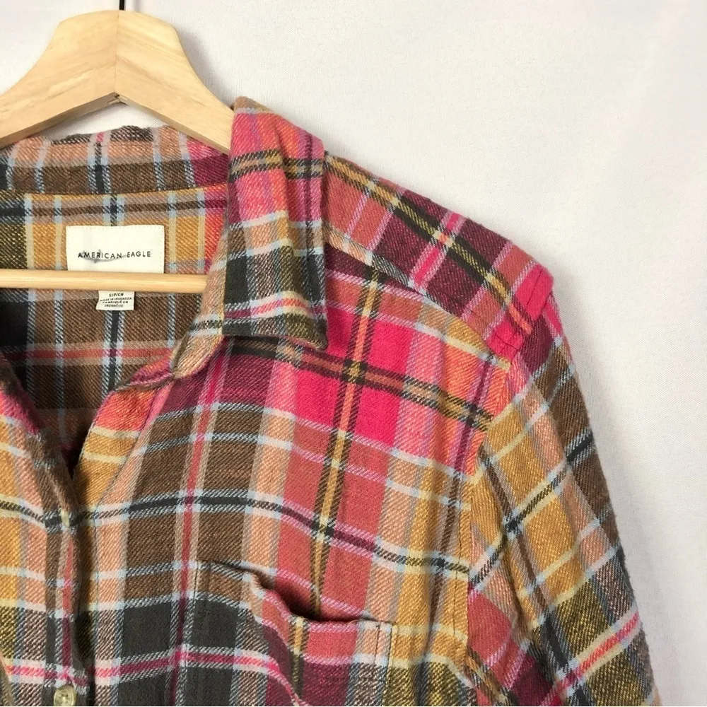American Eagle AEO Boyfriend Fit Beige & Pink Plaid Long Sleeve Flannel S - Image 3