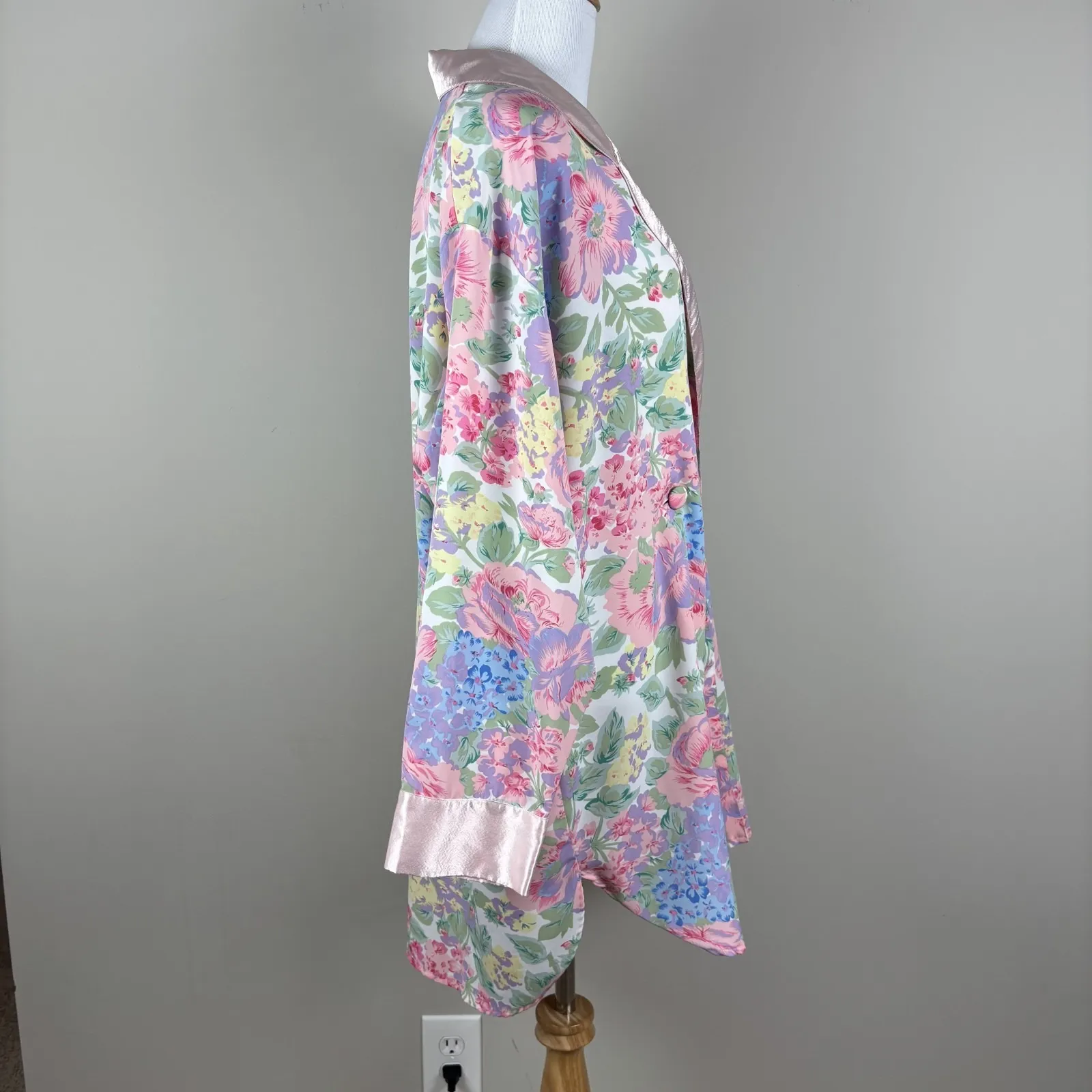 Victorias Secret Gold Label Robe Womens Medium Pink Satin Floral Double Breasted - Image 5