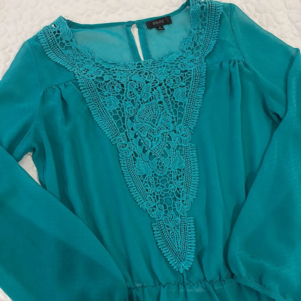Women small Sheer blouse with embroidery trim peplum elastic bottom loose top Green - Image 3