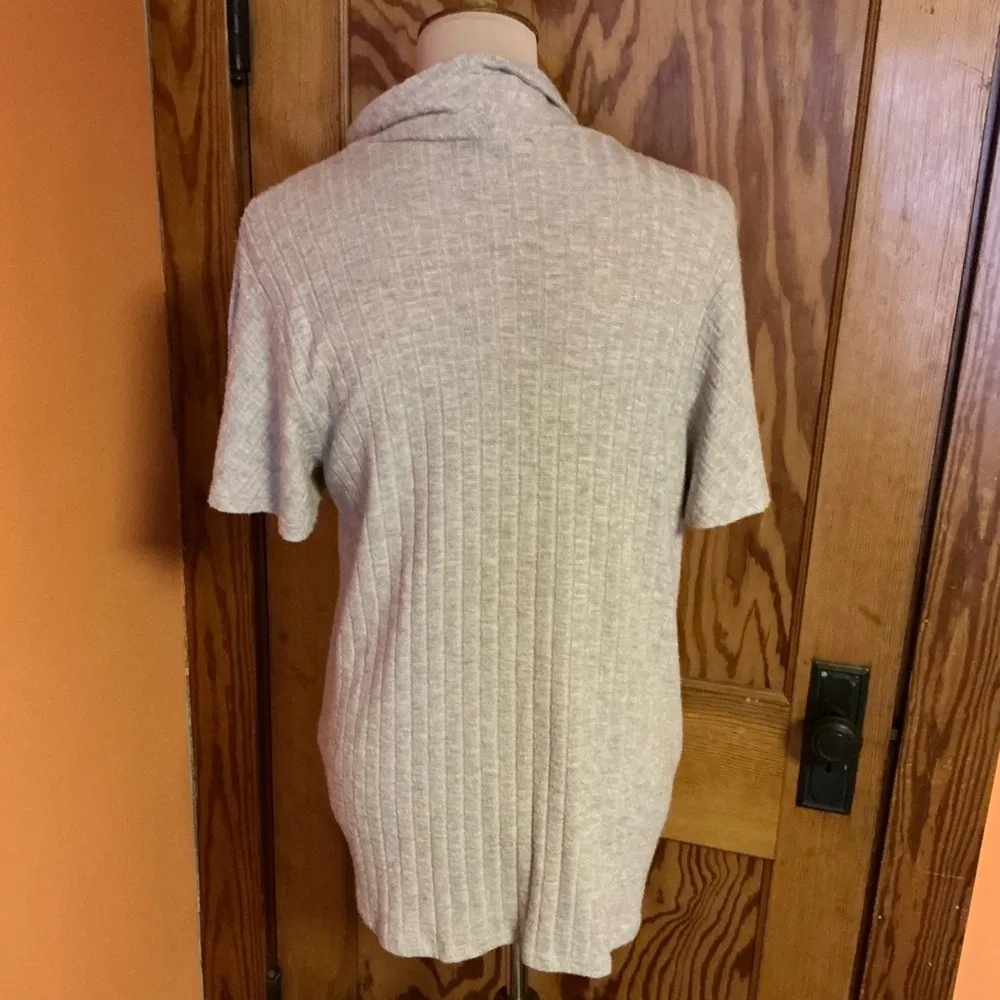 Hummingbird  tan slouchy knotted front sweater - Image 9