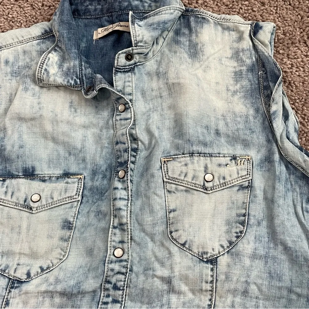 NWT Mavi Acid Wash Sleeveless Lyocell Jean Shirt Snap Button Up Size SMALL Retro - Image 3