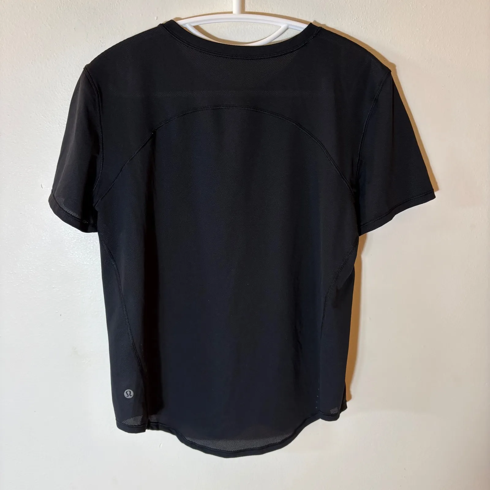 Lululemon High Neck Running and Training T-Shirt Size 6 - Image 2