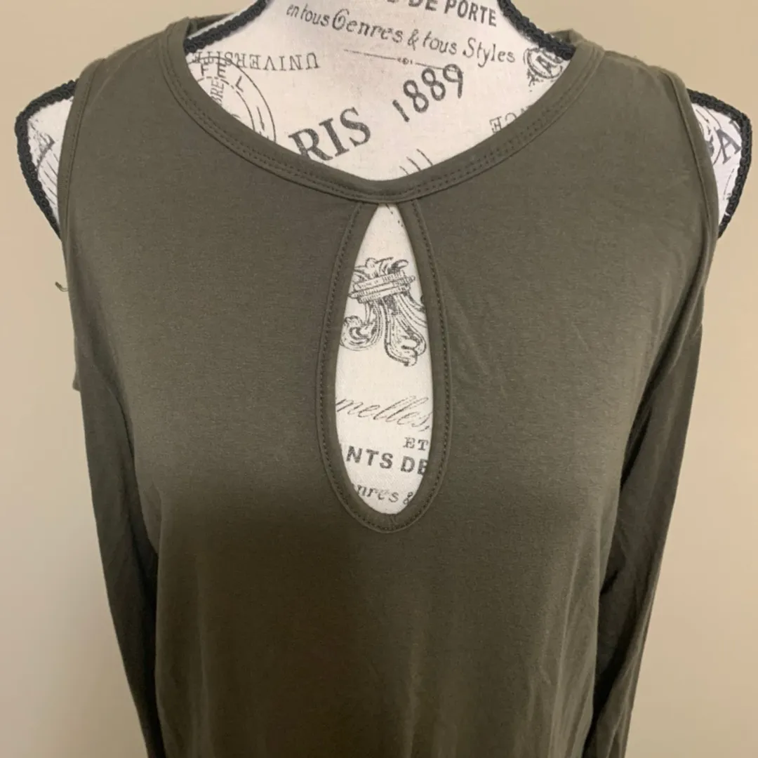 Cold Shoulder Open Back Long Sleeve Large Top Green - Image 5