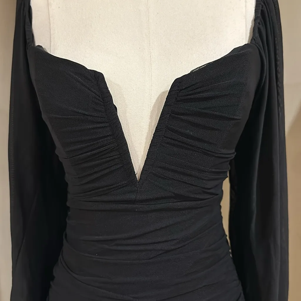 NWT LONG SLEEVE DEEP V-NECKLINE RUCHED MINI DRESS - Image 4