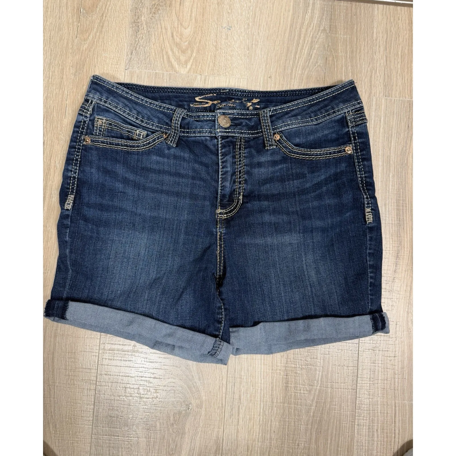 Seven7 Women’s Dark Wash Denim Shorts Size 10 Cuffed Stretch Jean Shorts - Image 3