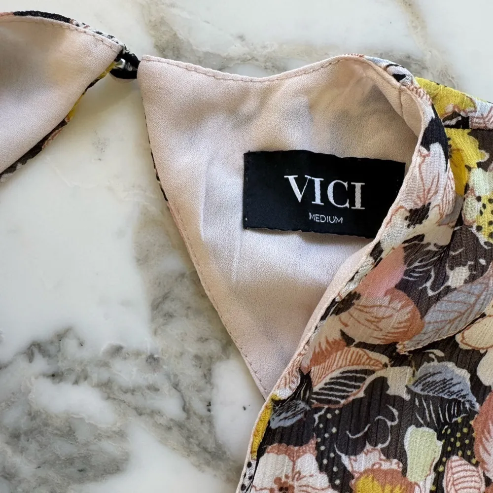 NWT Vici Floral Tiered Ruffle Mini Dress M –Nordstrom Sold Out Black Pink Yellow - Image 7