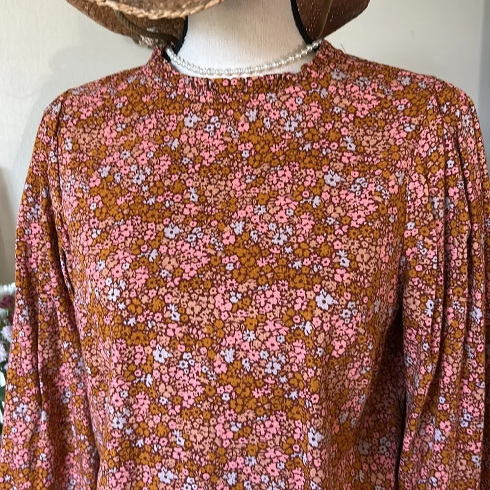 Universal thread fall floral cottage balloon sleeve top small​​ - Image 2