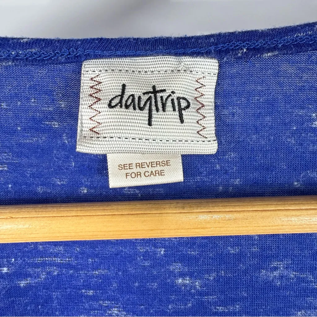 Daytrip Blue Lightweight Long Sleeve Henley Size Small - Image 4