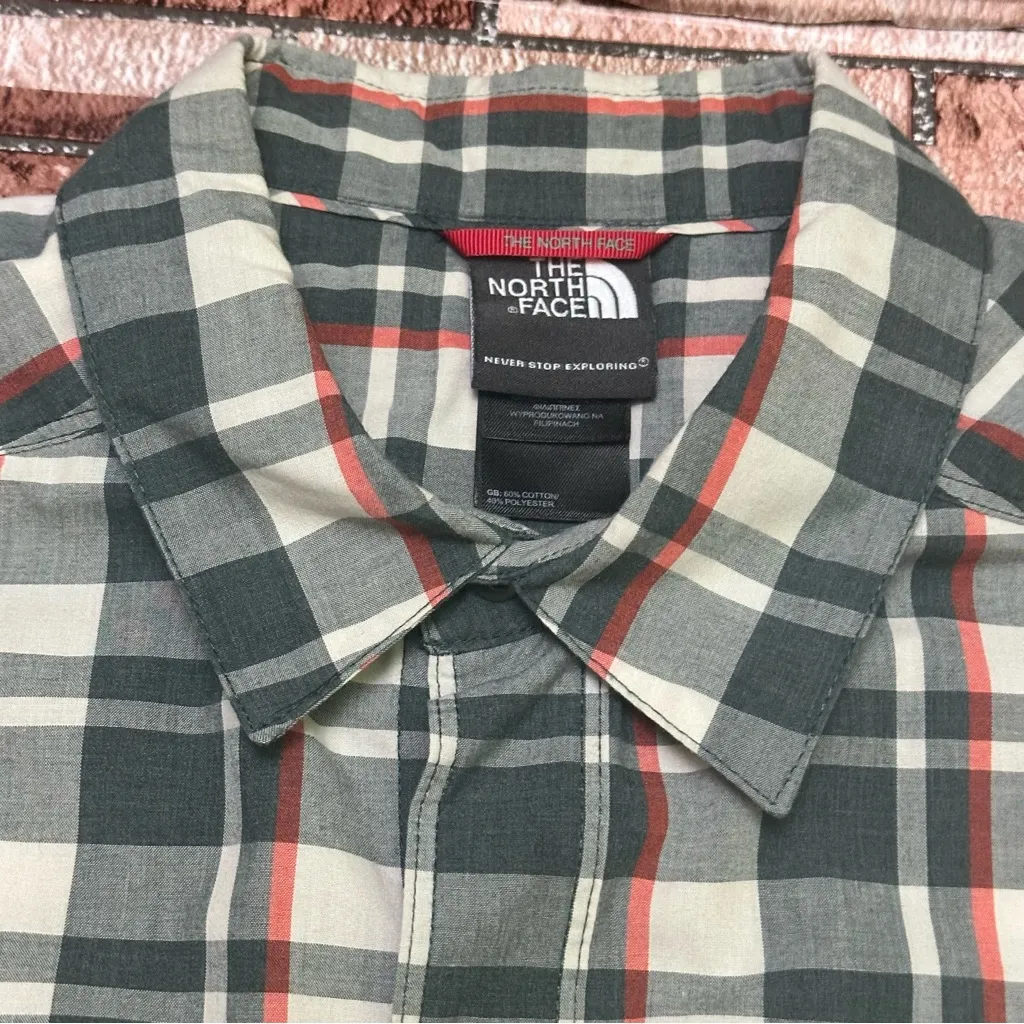 The North Face Men's Green Plaid Short Sleeve Shirt size M - Image 4