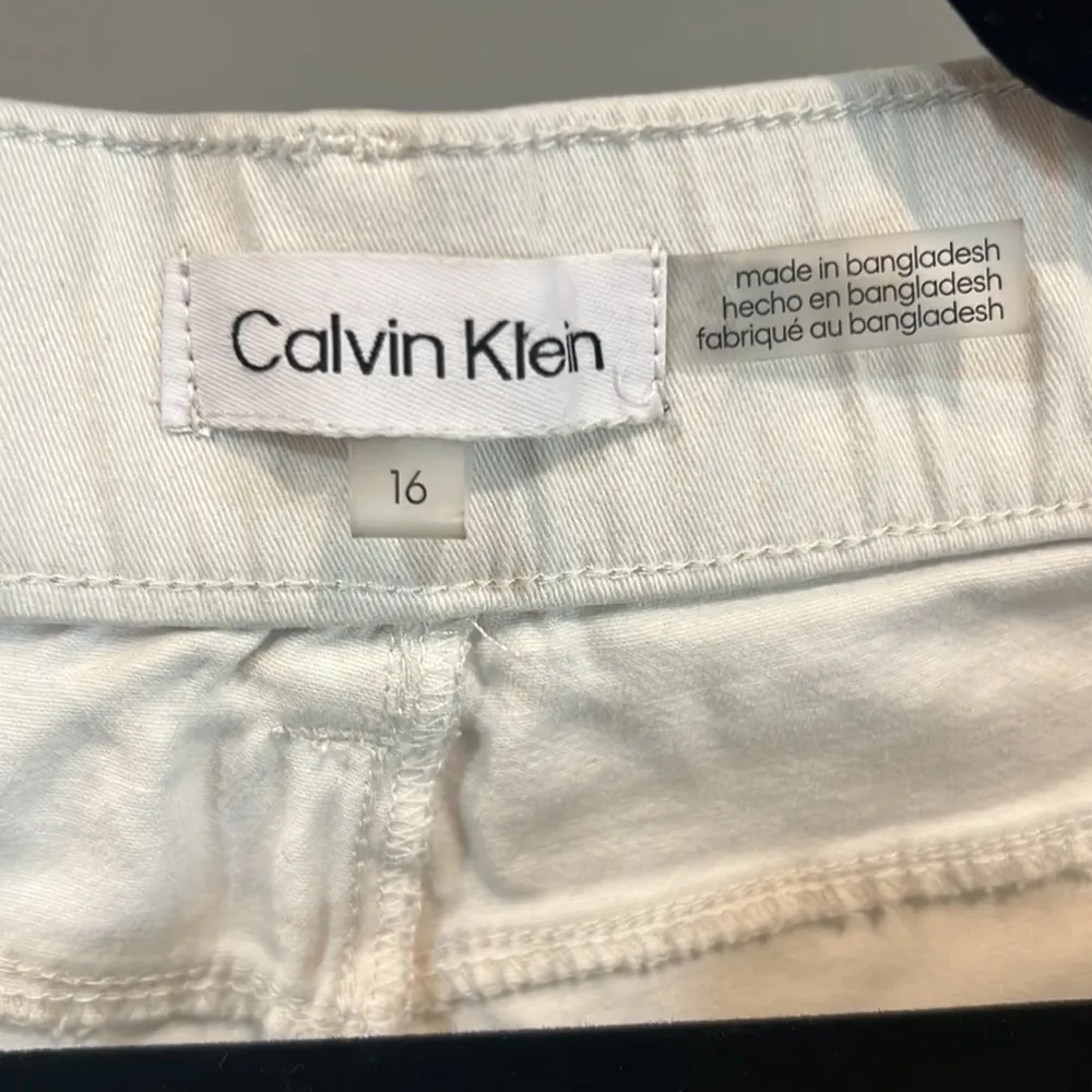 Classy Calvin Klein white denim jeans - Image 4