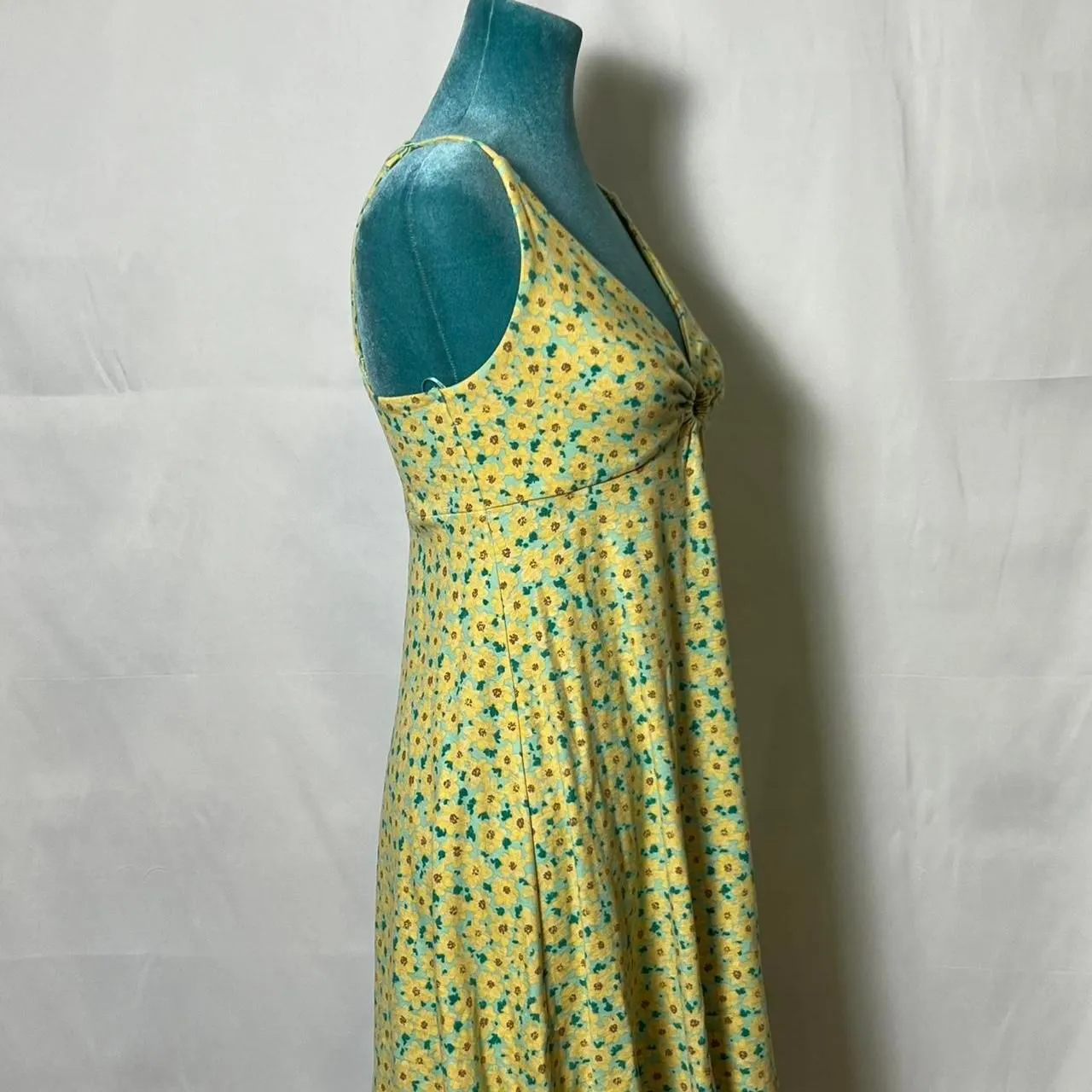 Urban Outfitters Yellow Floral Keyhole Mini Dress Medium - Image 4