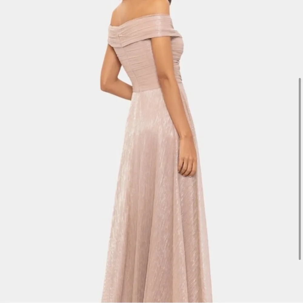 Betsy & Adam Crinkle Off‑Shoulder Gown Champagne Size 10 NWT Ruched Formal Maxi - Image 5