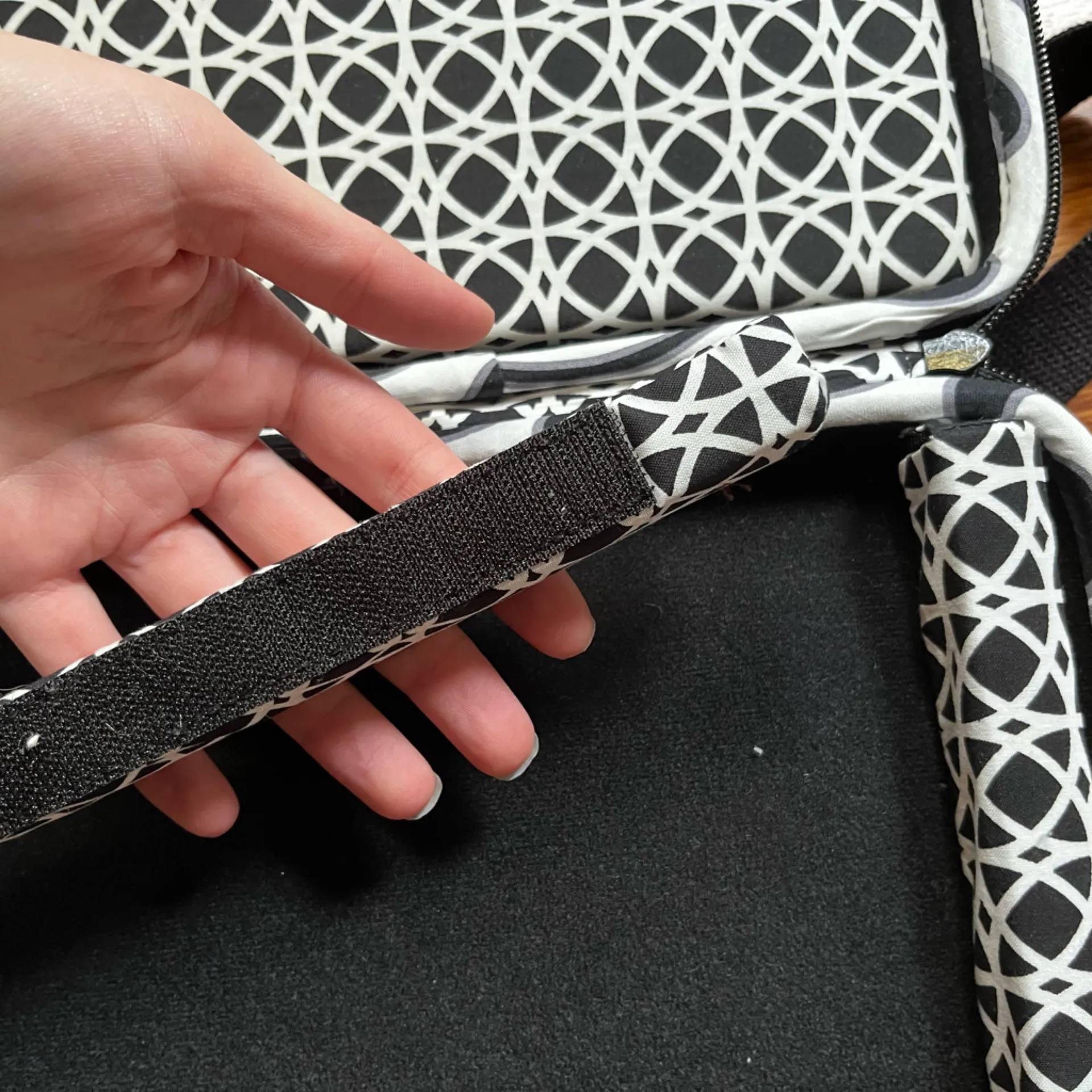 Vera Bradley iPad/laptop carrier with strap - Image 3