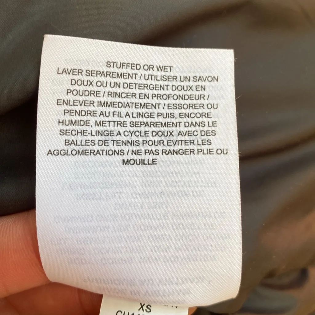 Nike Women's XS Down Wind Runner Puffer Jacket Black Grey White Hood EUC CU4406 - Image 9