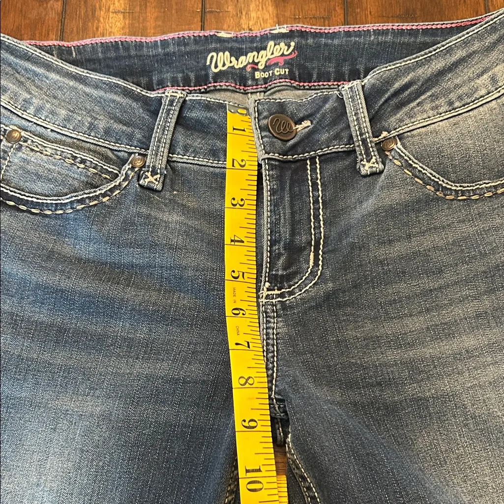 Wrangler Boot Cut Jeans in Classic Blue Size 7/8 EUC - Image 6