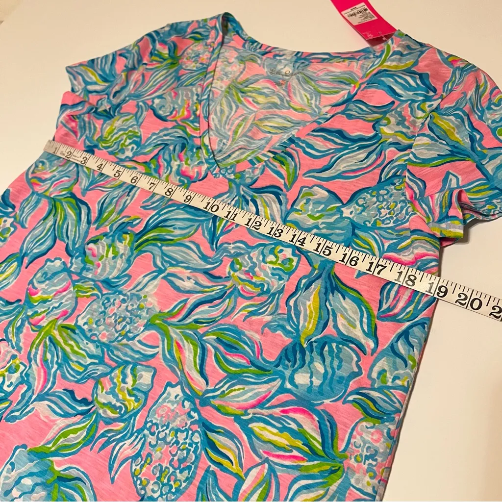 Lilly Pulitzer Etta Vneck Top Pelican pink Off the scales, size M relaxed, NWT - Image 7
