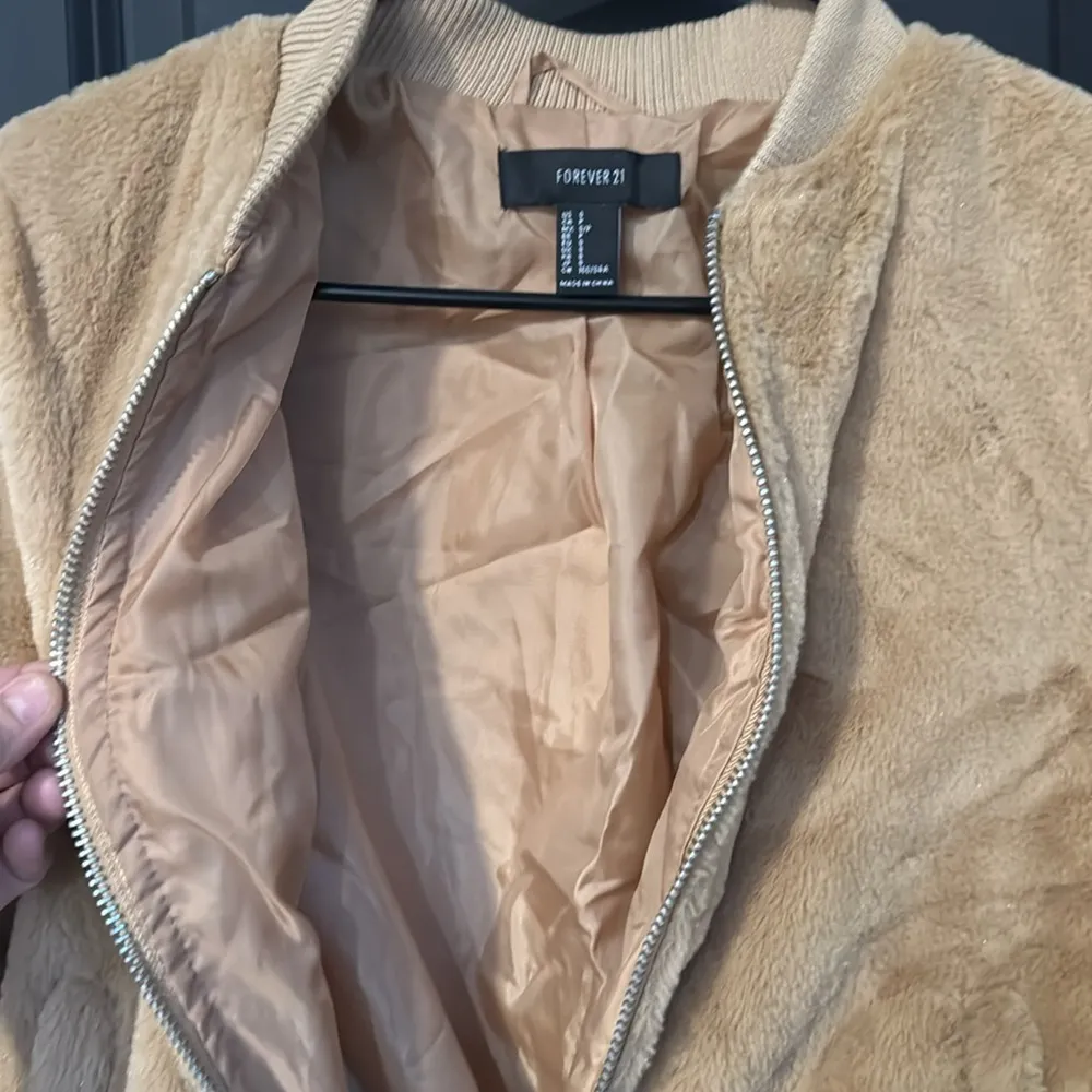 FOREVER 21 Faux Fur bomber jacket Lined Full Zip Pockets Size S - Image 7