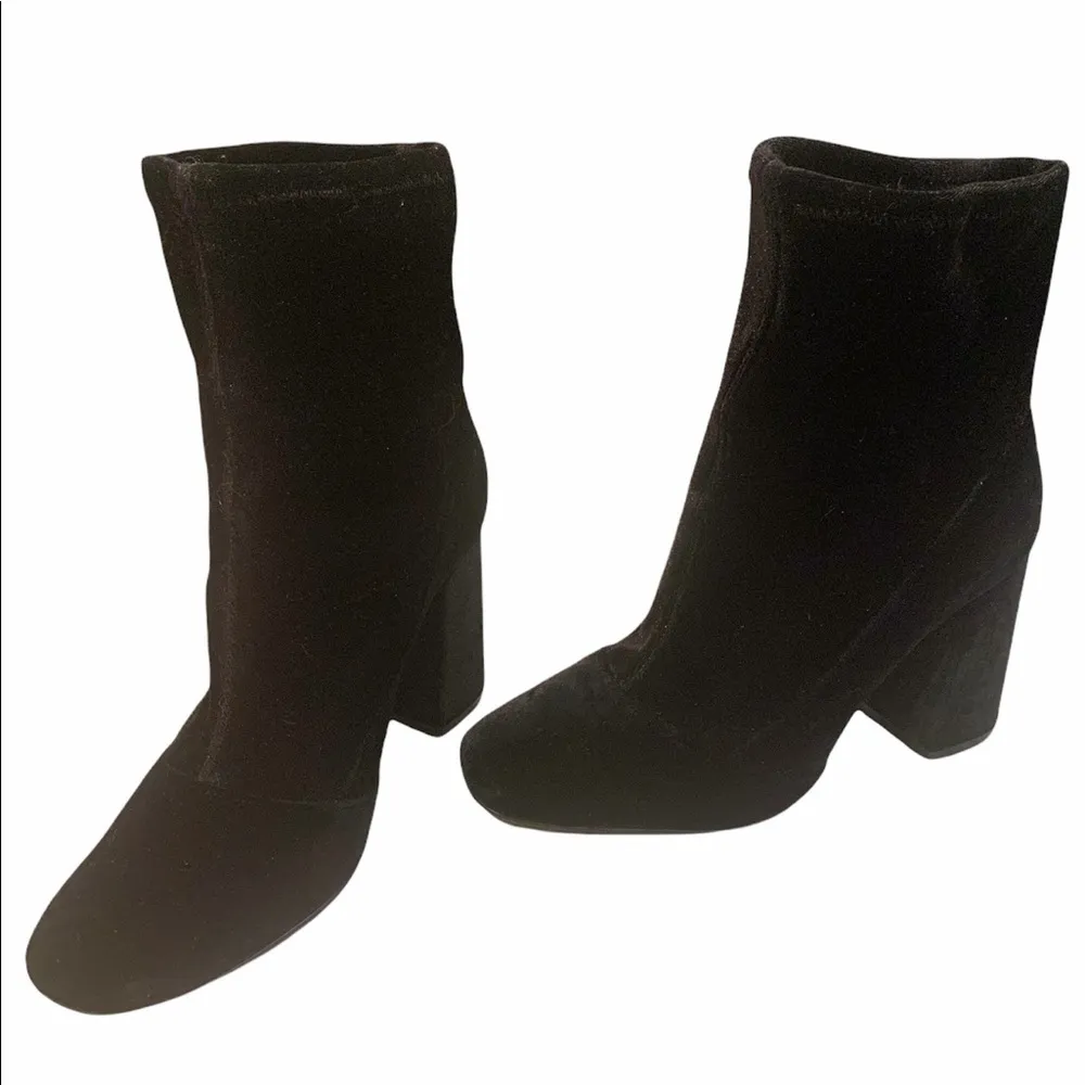 Arezzo Velour Pull On Booties Size undefined - Image 3