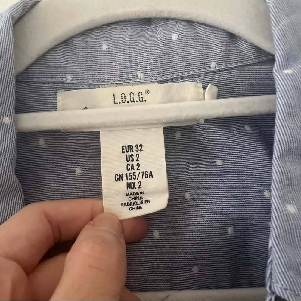 ⭐️ H&M L.O.G.G. Blue Chambray Polka Dot Button Down Shirt 100% Cotton Size 2 EUC - Image 2