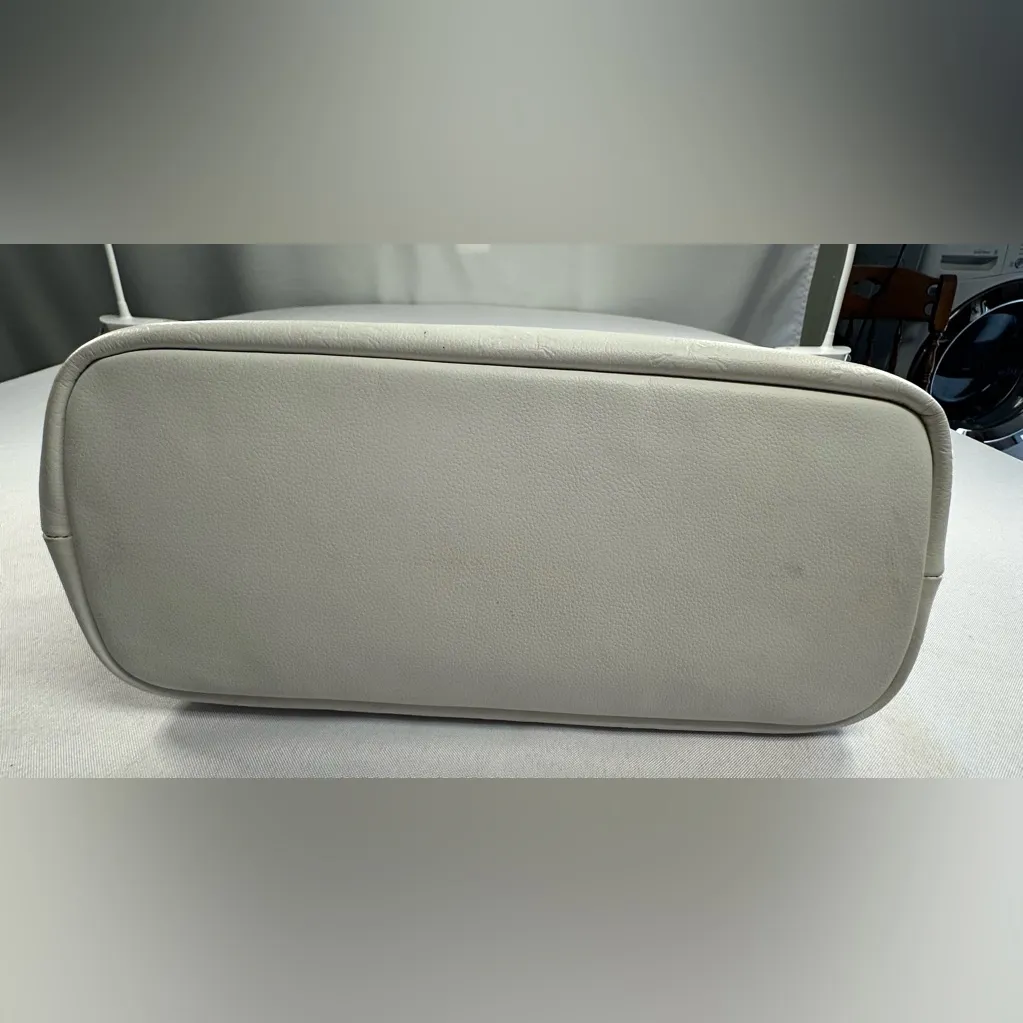 Longchamp • LM Cuir Embossed Logo Metal Luggage Tag White Double Shoulder RARE - Image 8