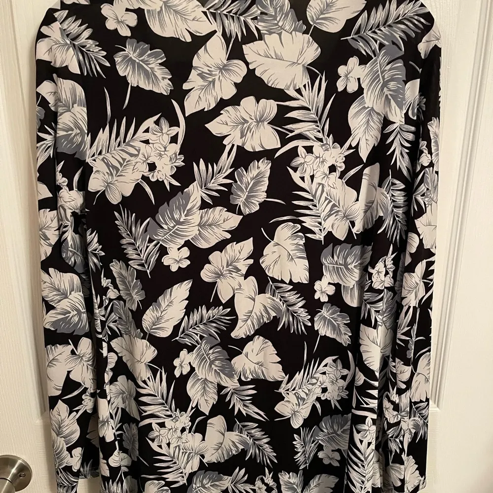 Fansic Women’s Black & White Floral Tunic Size L - Image 4