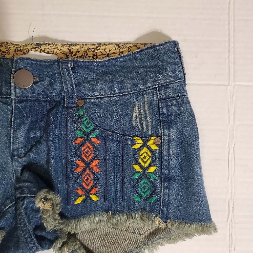 🔥SALE🔥O'Neill Multicolor Tribal Print Frayed Hem Shorts 0 - Image 4