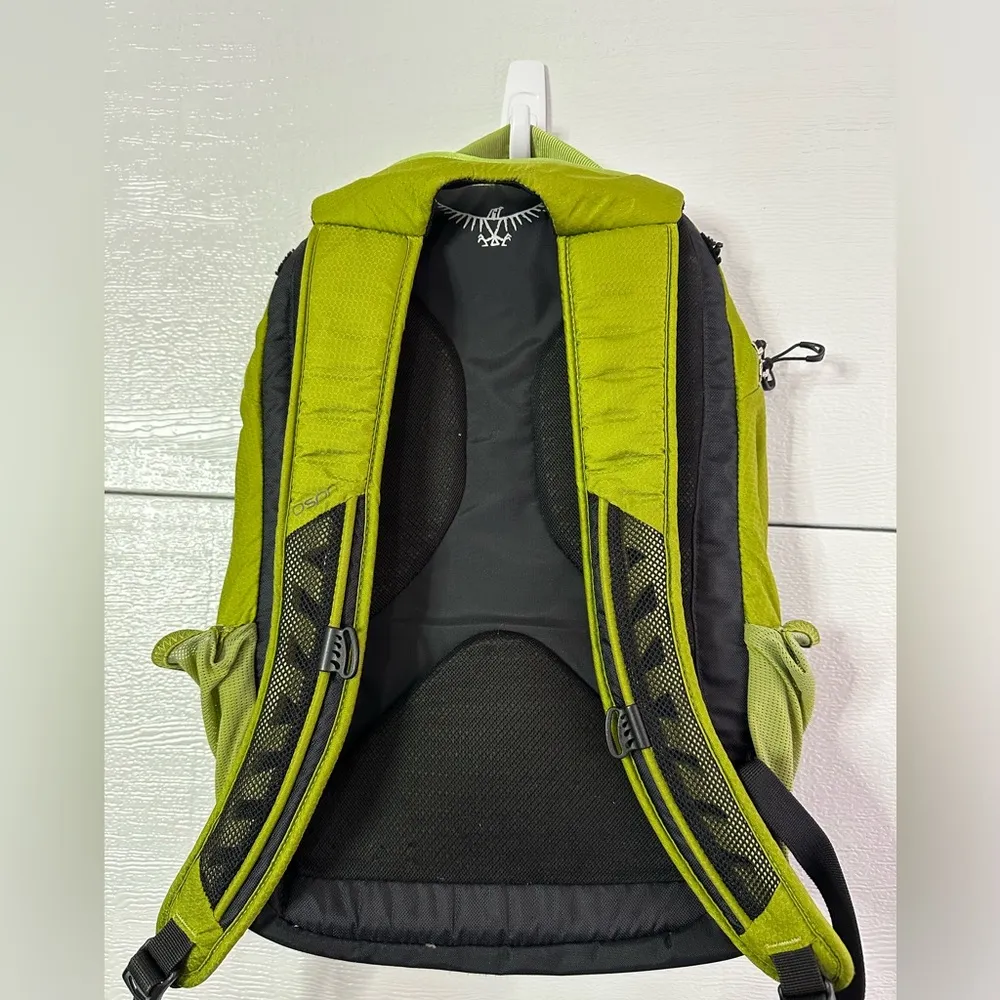 Osprey Green Ozone Day Hiking Backpack - Image 11