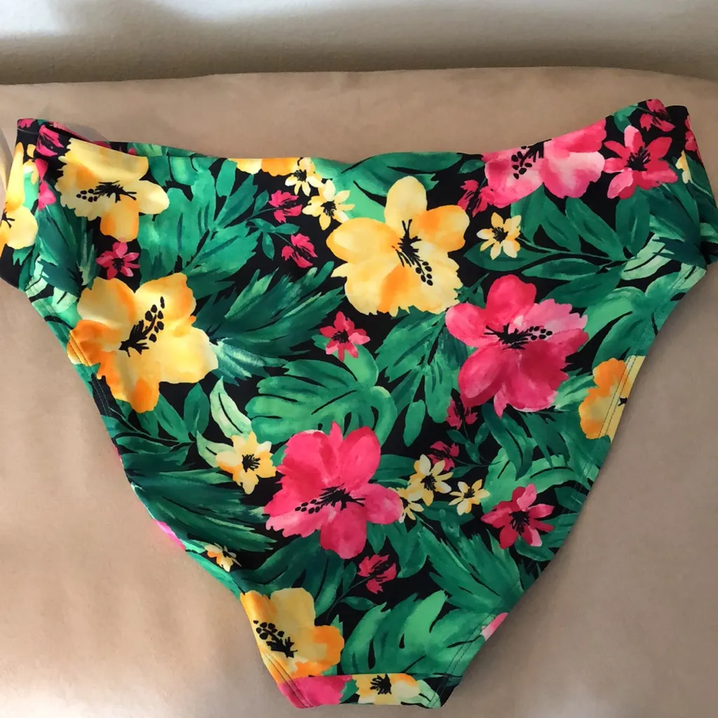 Old Navy floral bikini bottom, tie front, size L - Image 3