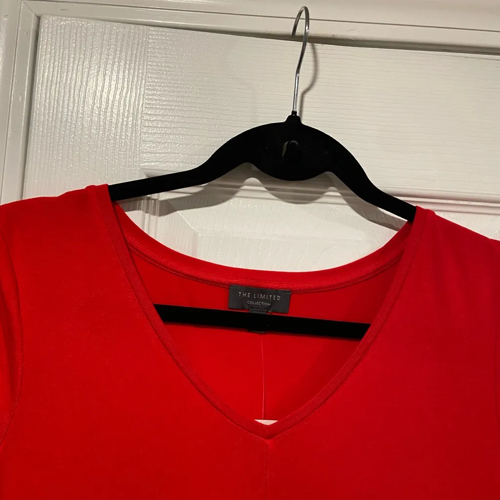 NWT Limited Size L Red Short Sleeve V Neck Pleated Hem Flowy Tunic Stretch Top - Image 2