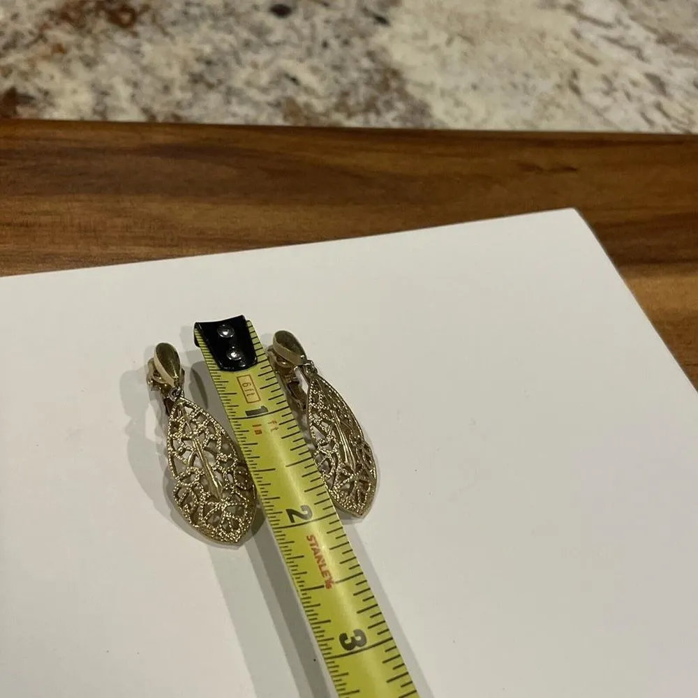 Signed Trifari Clip-on Clip On Earrings Gold Tone Filigree Dangle Drop - Image 2