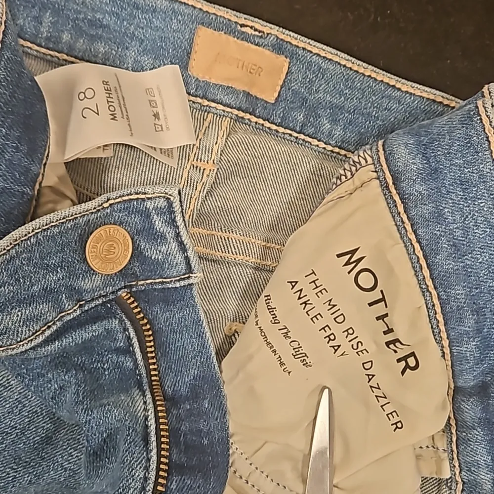 💕MOTHER💕 Mid Rise Dazzler Ankle Fray Jeans - Image 17