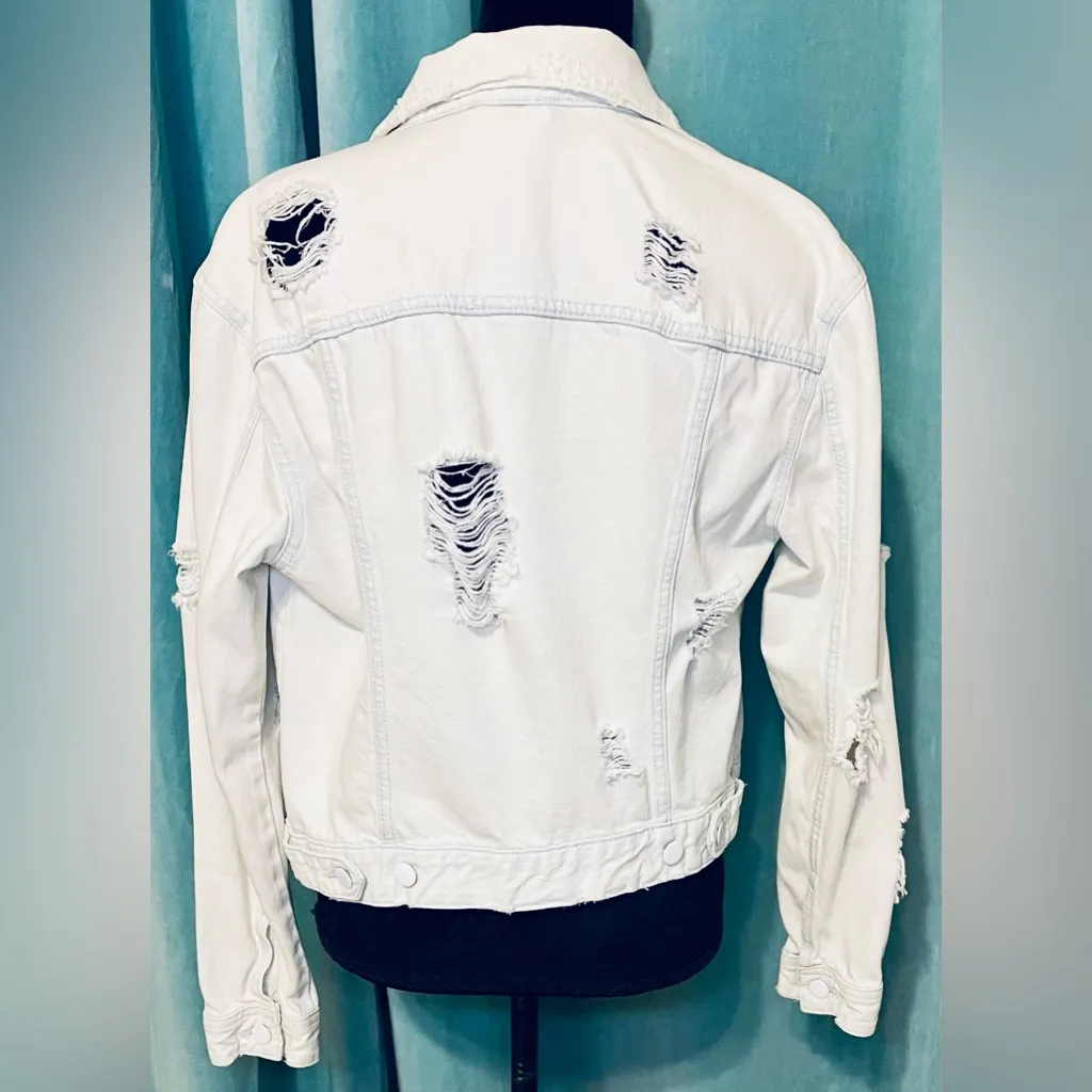 H&M Women’s Sz6 Light Jean Jacket Bleached Distressed Ripped W Pockets - Image 9