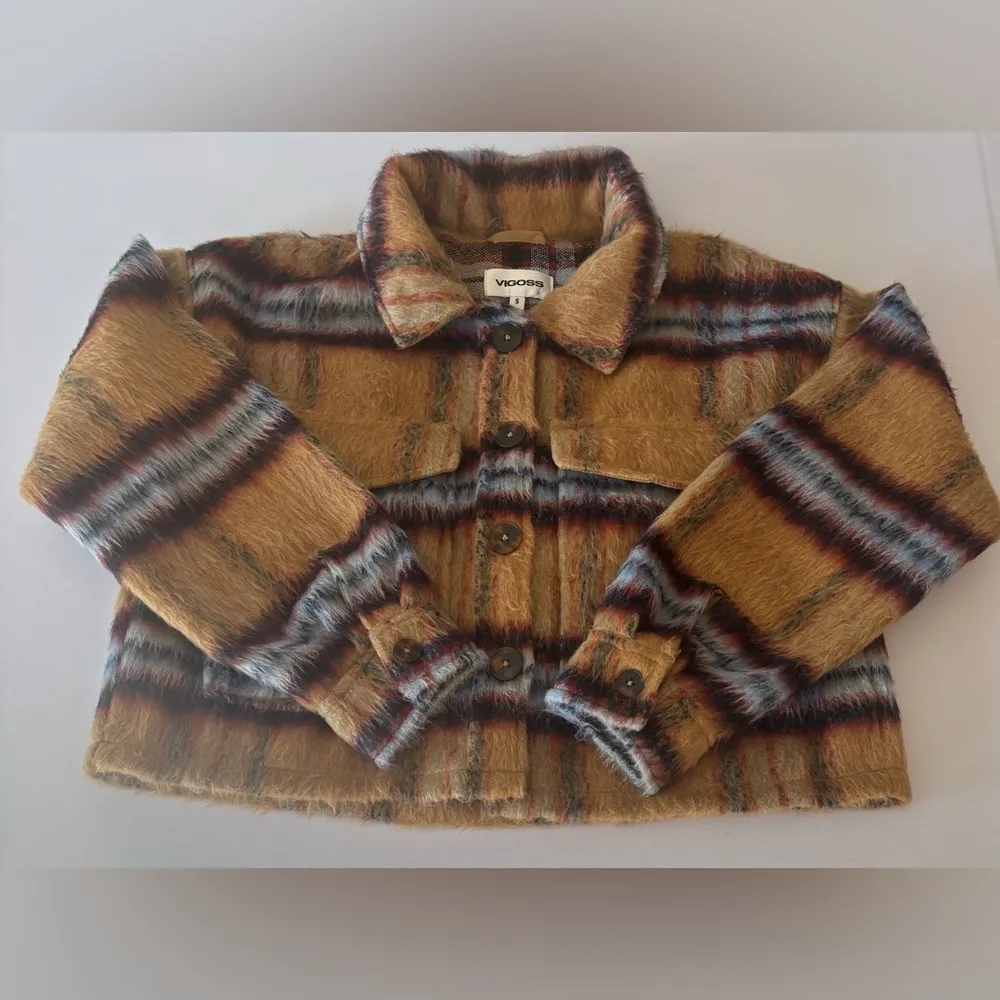 VIGOSS Women’s Cropped Tan Fuzzy Button‎ Up Jacket NWT Size Small - Image 3