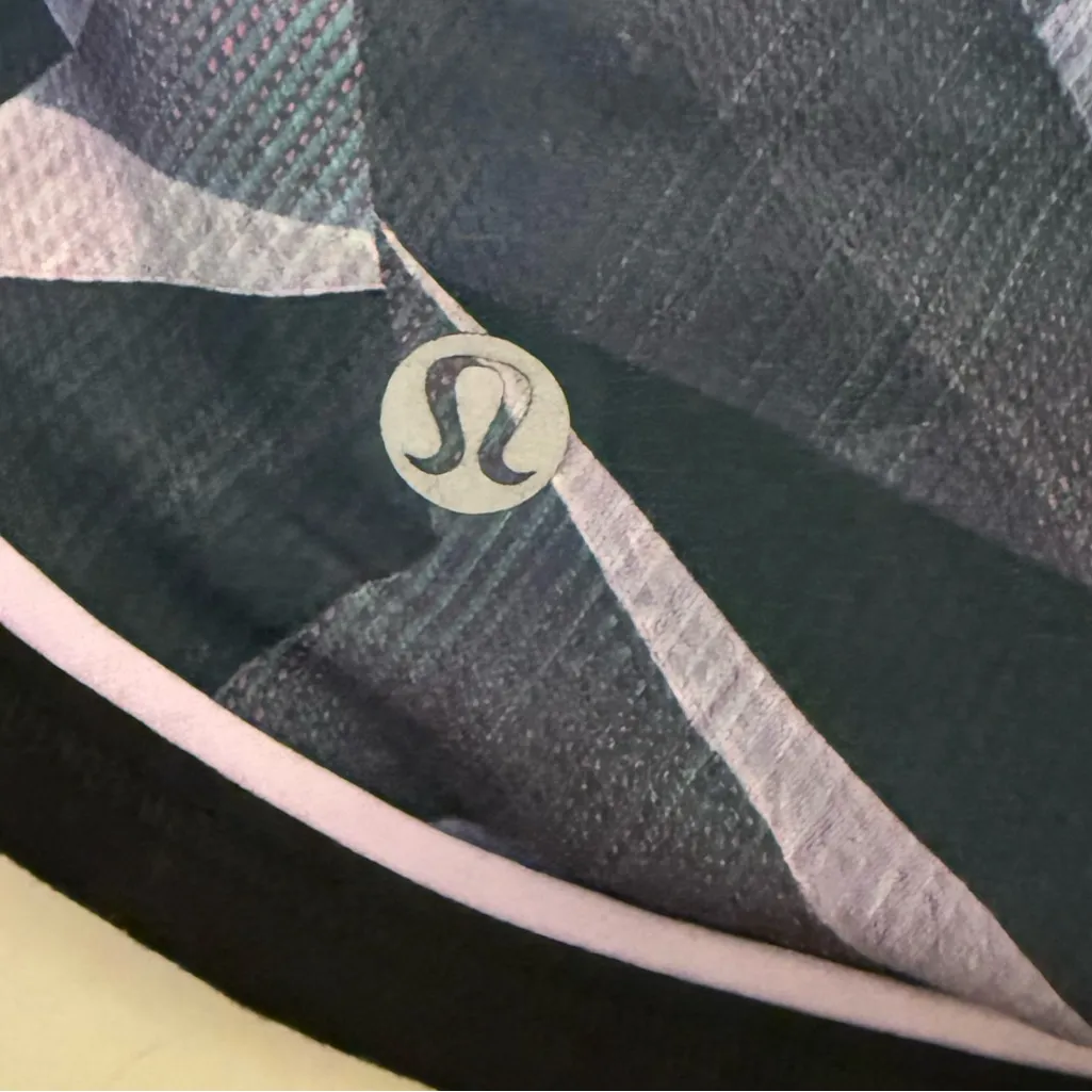 Lululemon Drop It Low Short Pretty Prism Multi / Black / Lilac Size 6 - Image 11