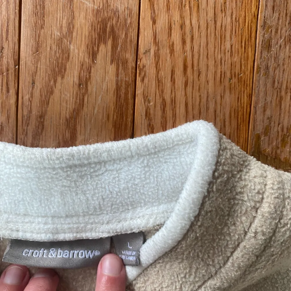 tan and white fleece vintage winter scene crewneck pullover - Image 4